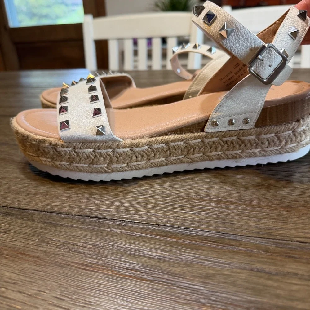 Cushionaire Melissa White Studded Espadrille Platform Wedge Chunky Sandals 10M‎